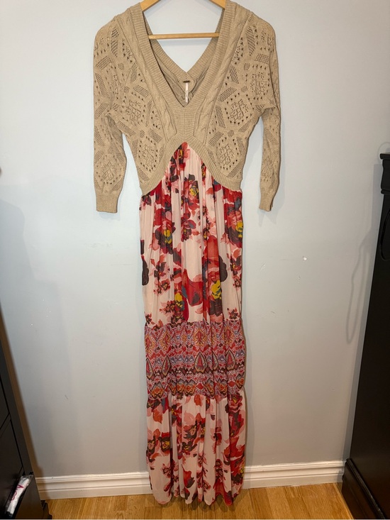 Free People Dresses & Skirts - Free People Boho Sweater Dress Medium beige knit floral Midi Dress